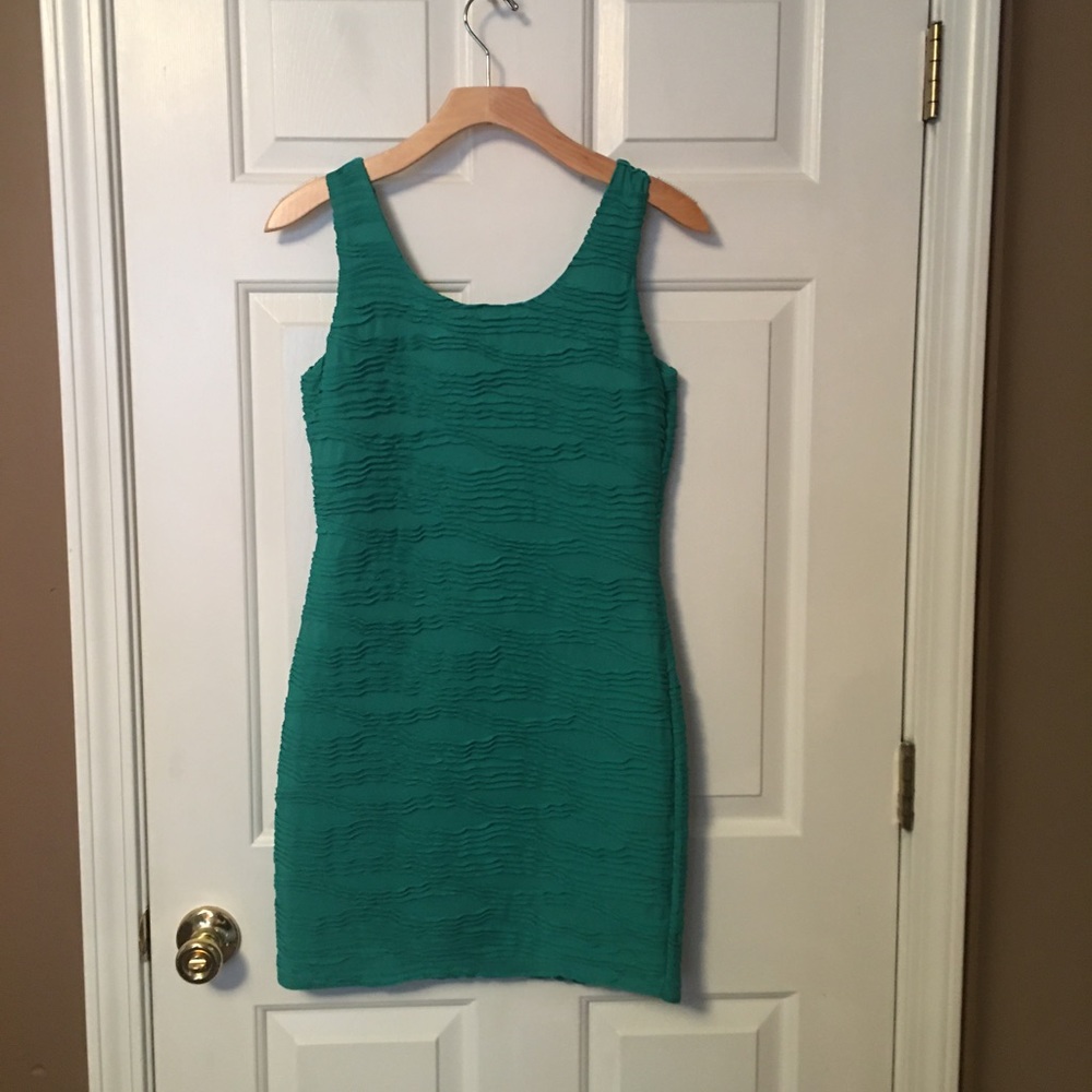 Women Alythea Fitted Green Sleeveless Medium Above Knee Ribbed Detail - Picture 6 of 8